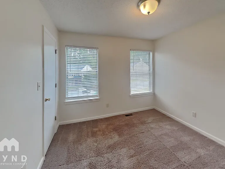 5561 Northcut Dr — Photo 16