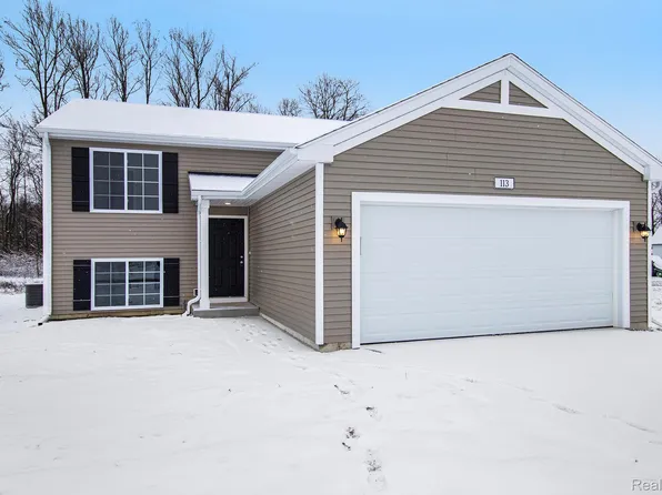 2297 Plum Tree Ct, Burton, MI 48519