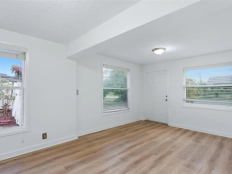 1329 Nantucket Rd — Photo 26