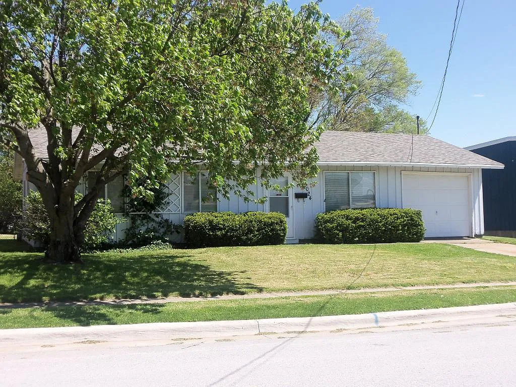 3024 Flint Hills Dr photo 1