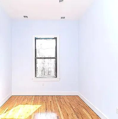 4th image of 247 Wilson Ave #2K