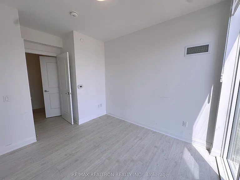 20 Gatineau Dr #402 — Photo 7