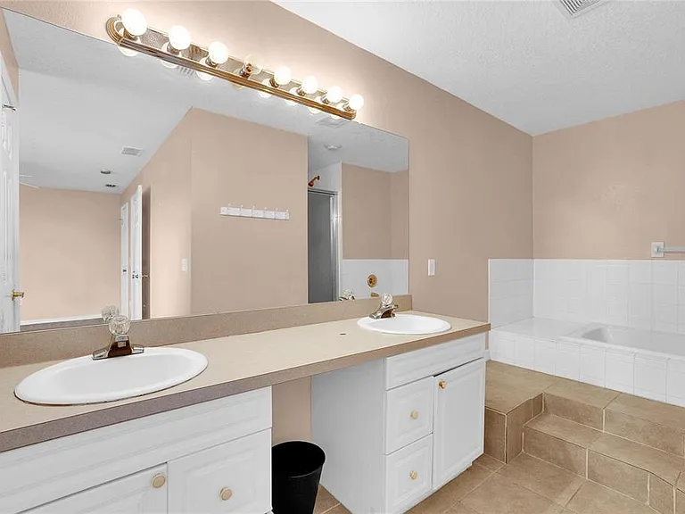 2918 Fan Palm Dr — Photo 6
