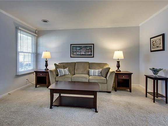 4th image of 204 Crestlawn Pl
