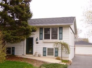 327 Elmwood Ln, Antioch, IL 60002