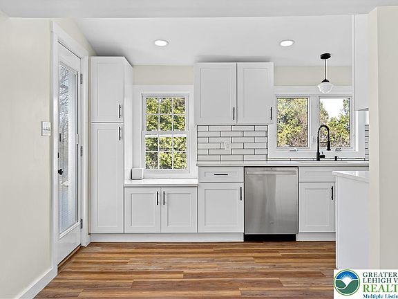 4th image of 95 Gaffney Hill Rd