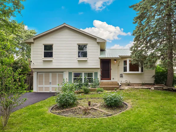 828 Tamms Ln, Bolingbrook, IL 60440