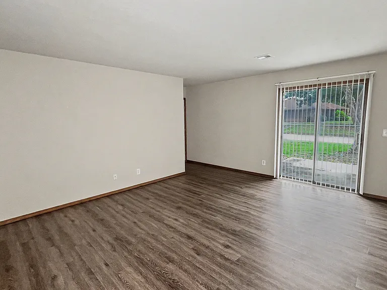 1231 Turner Pl — Photo 2