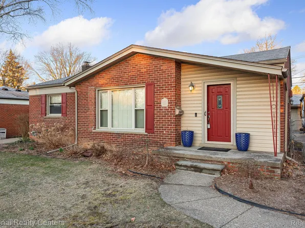22959 Warner St, Farmington, MI 48336