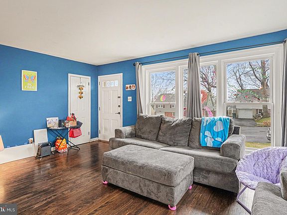 4th image of 2965 Grisdale Rd