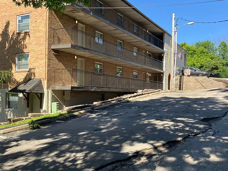 River Pointe Apartments — Photo 31