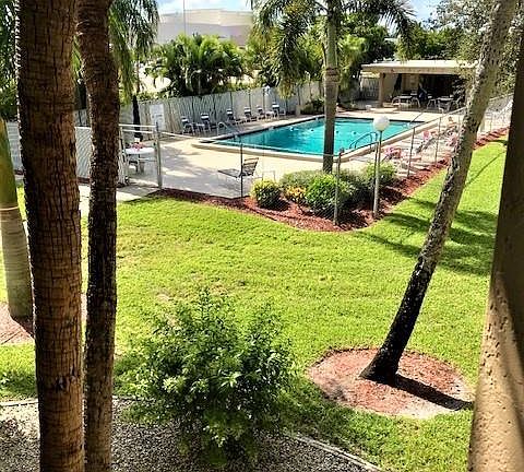4th image of 2264 Winkler Ave APT 212
