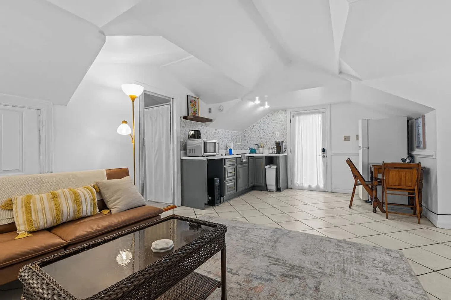 1 bed, 1.0 bath, $4,170 — Photo 2