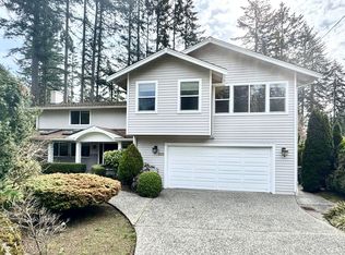 832 130th Ave NE, Bellevue, WA 98005