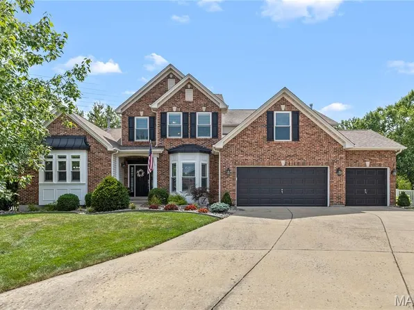 1020 Brook Mont Dr, O'Fallon, MO 63366