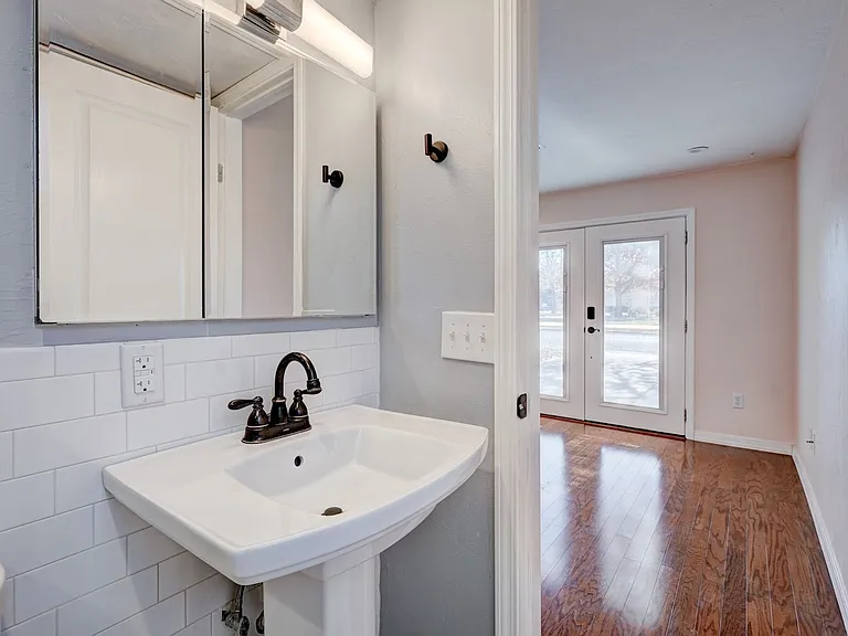 3135 NW Grand Blvd — Photo 23