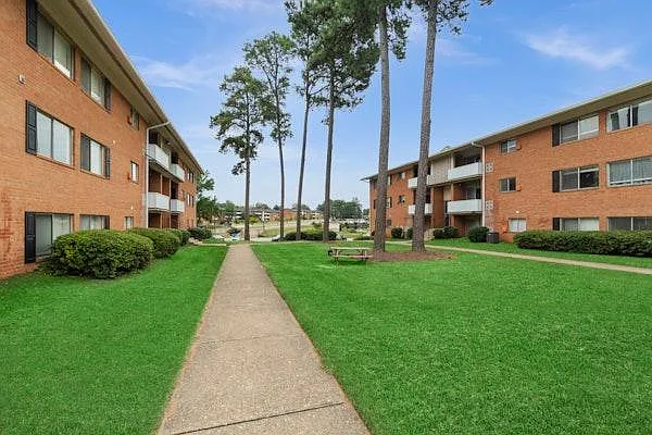 404 Rivertowne Apartment Homes — Photo 22