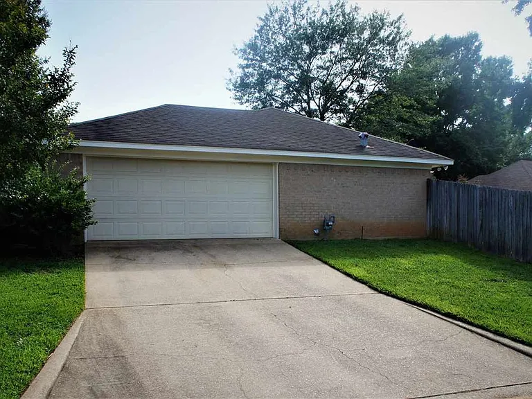 1138 Kensington Ct — Photo 16