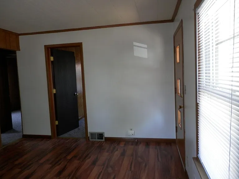 416 Zessin St — Photo 11