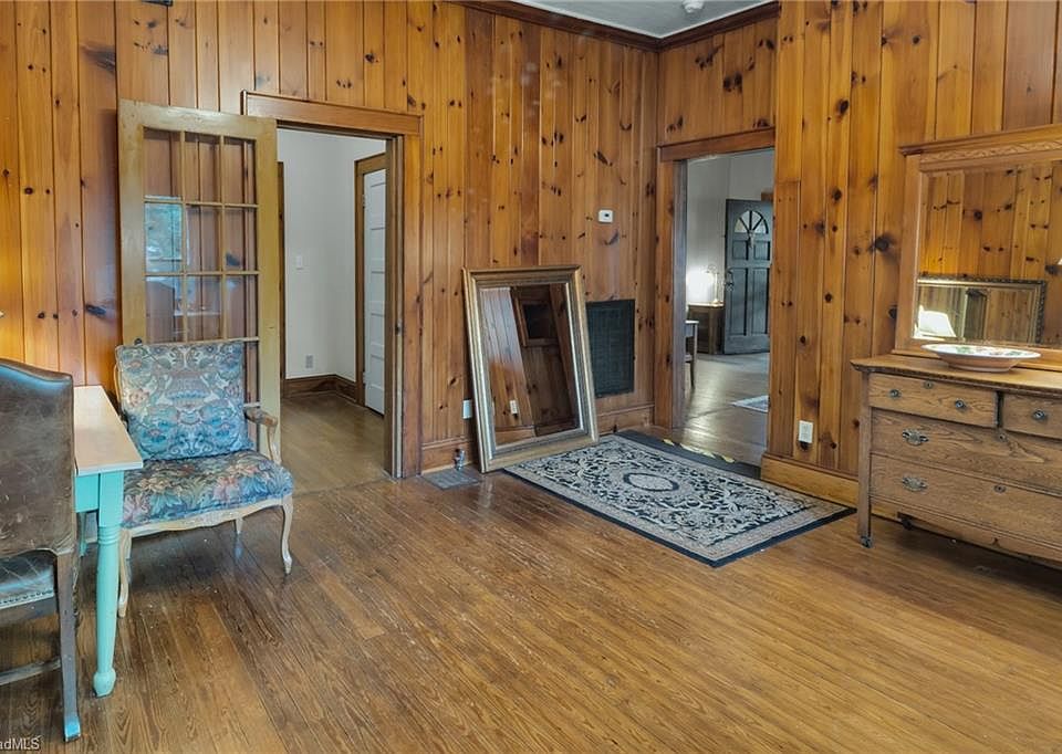 16th image of 2103 N Thomas Ave