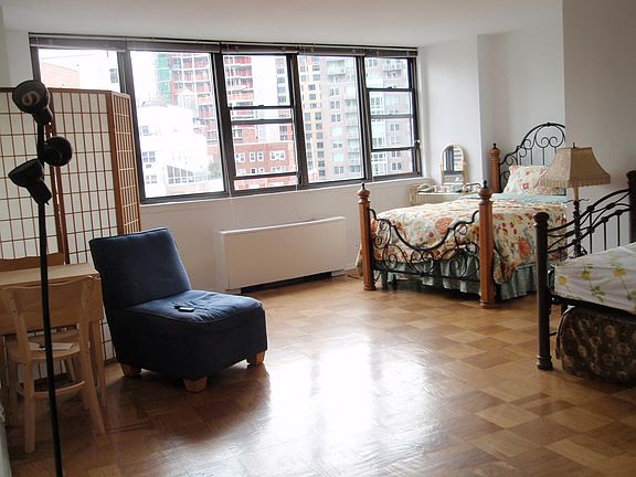 3rd image of 225 E 36th St APT 11K