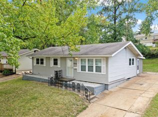 1044 Renshaw Dr, Saint Louis, MO 63135