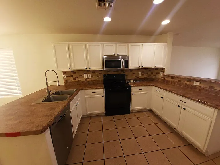 2634 E Paradise Ln — Photo 7