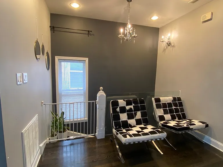 3222 S Parnell Ave — Photo 2