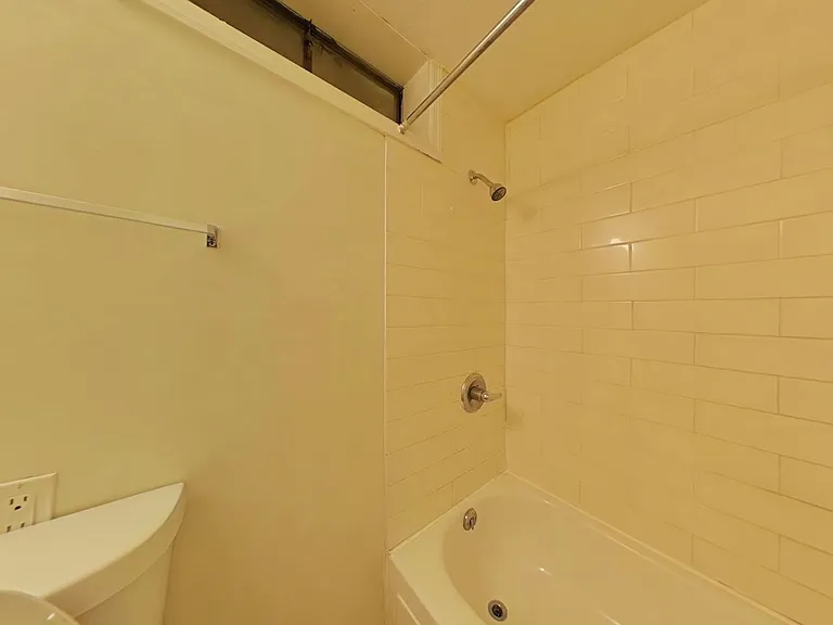 2917 Jackson St — Photo 11