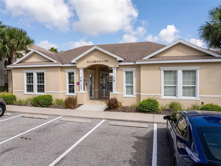 1615 Retreat Cir — Photo 16