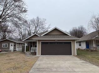 1660 N Marlan Ave, Springfield, MO 65803