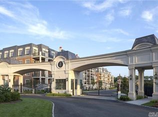 3000 Royal Ct UNIT 3003, North Hills, NY 11040