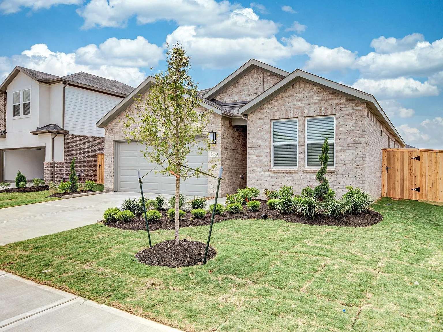 4 bed, 2.0 bath, 1735 sqft, $2,490 — Photo 2