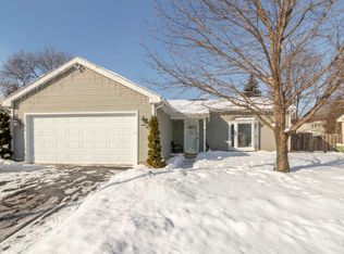 20 Chaucer Ln, Streamwood, IL 60107