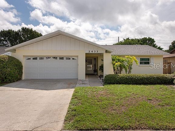 2nd image of 2433 Moore Haven Dr E