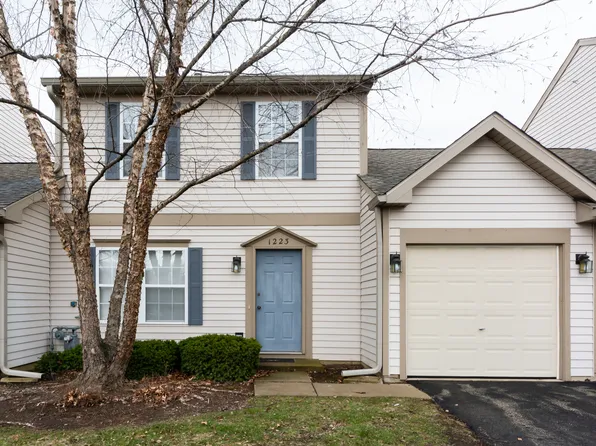 1223 N Village Dr, Round Lake Beach, IL 60073