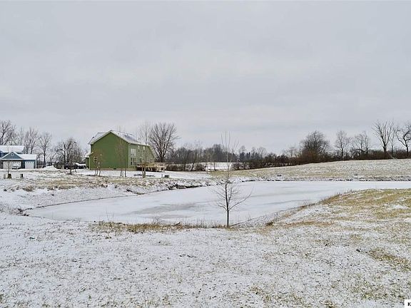 5th image of 32 Waters Edge Ln