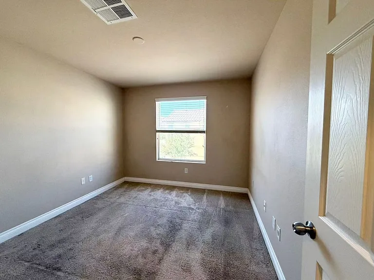 3925 Philomena St — Photo 13