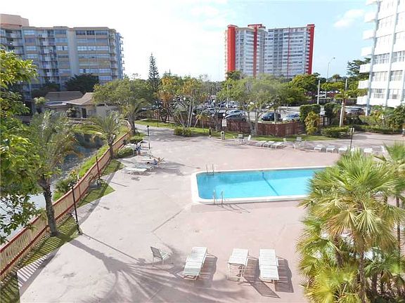 4th image of 1300 NE Miami Gardens Dr APT 321E