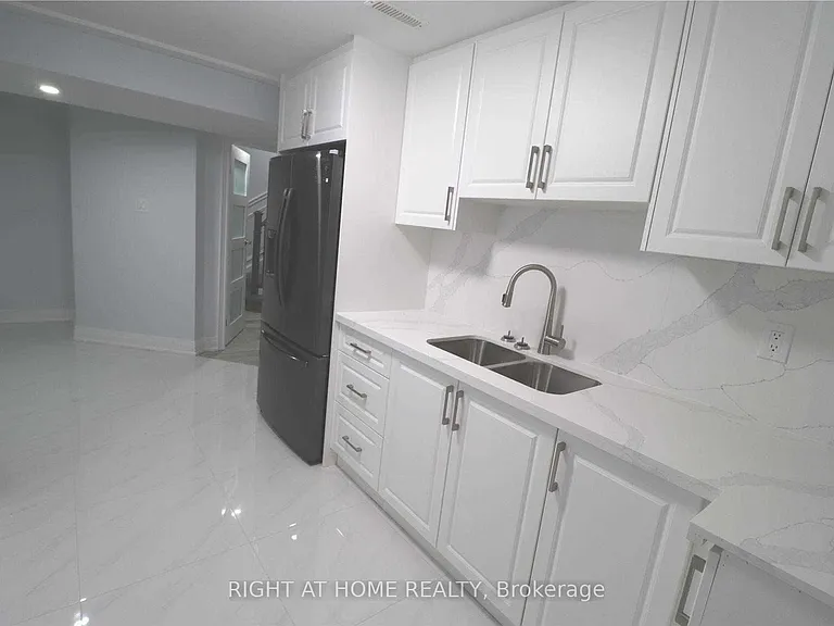 688 Village Pkwy — Photo 3