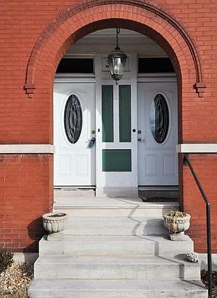 3rd image of 3421 Alberta St