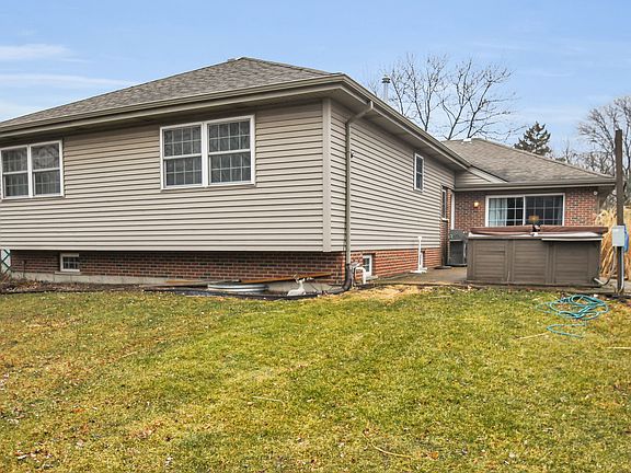 3rd image of 15015 Laramie Ave