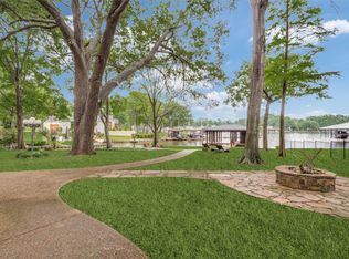 8 Southshore Cir, Malakoff, TX 75148