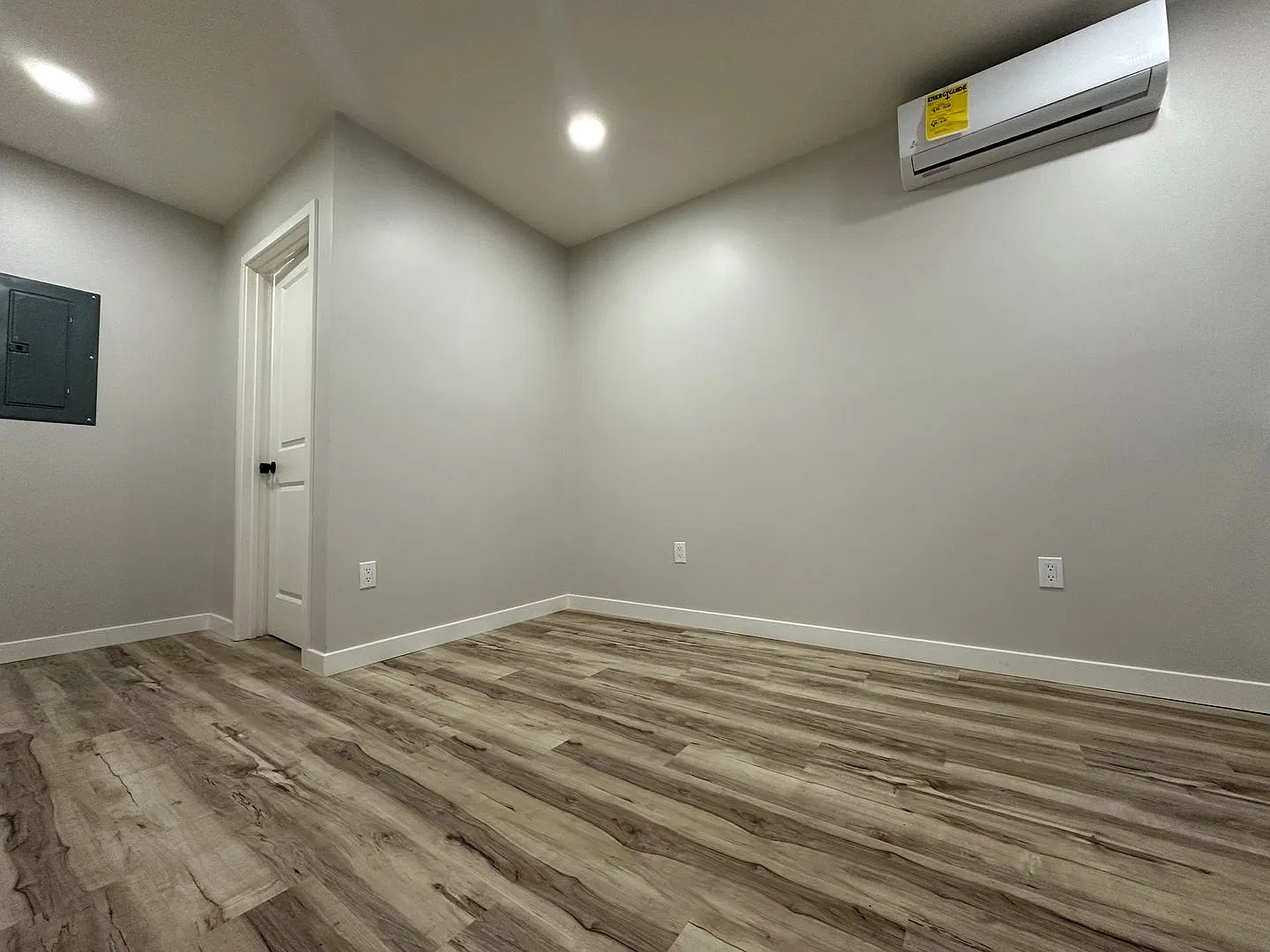 4148 Van Dyke Avenue — Photo 3