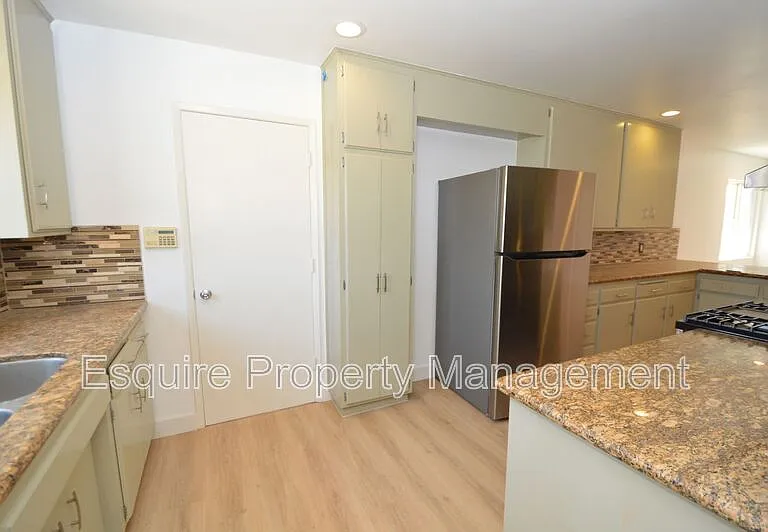 13515 W Telegraph Rd — Photo 12