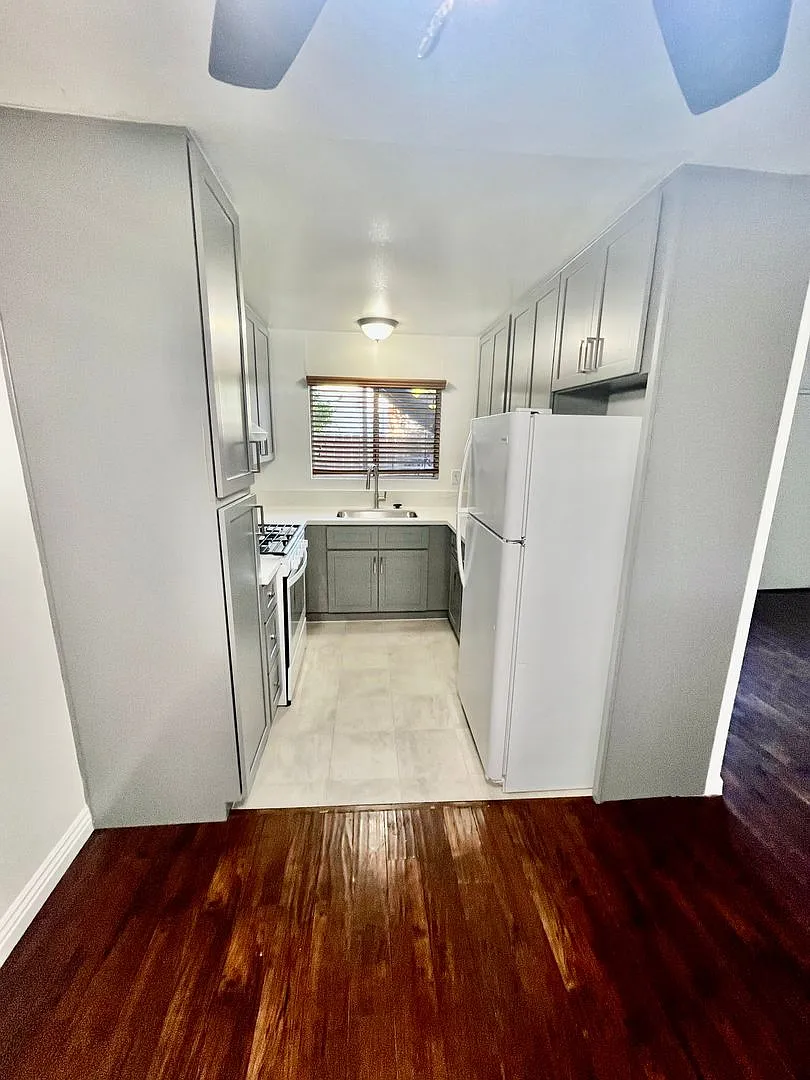 1432 Robinson Ave — Photo 4