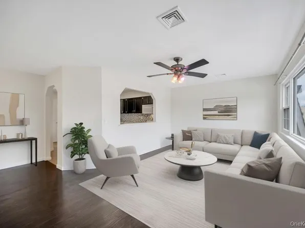 1 Atlantic Avenue #74, Farmingdale, NY 11735