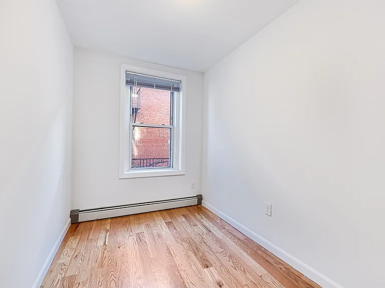 12 Foster St #6 — Photo 8