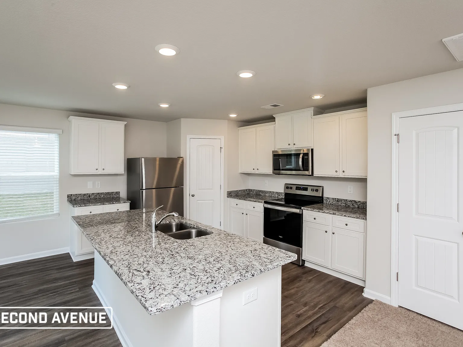3 bed, 2.5 bath, 1800 sqft, $1,895 — Photo 2