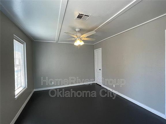2nd image of 1139 E Arkansas St